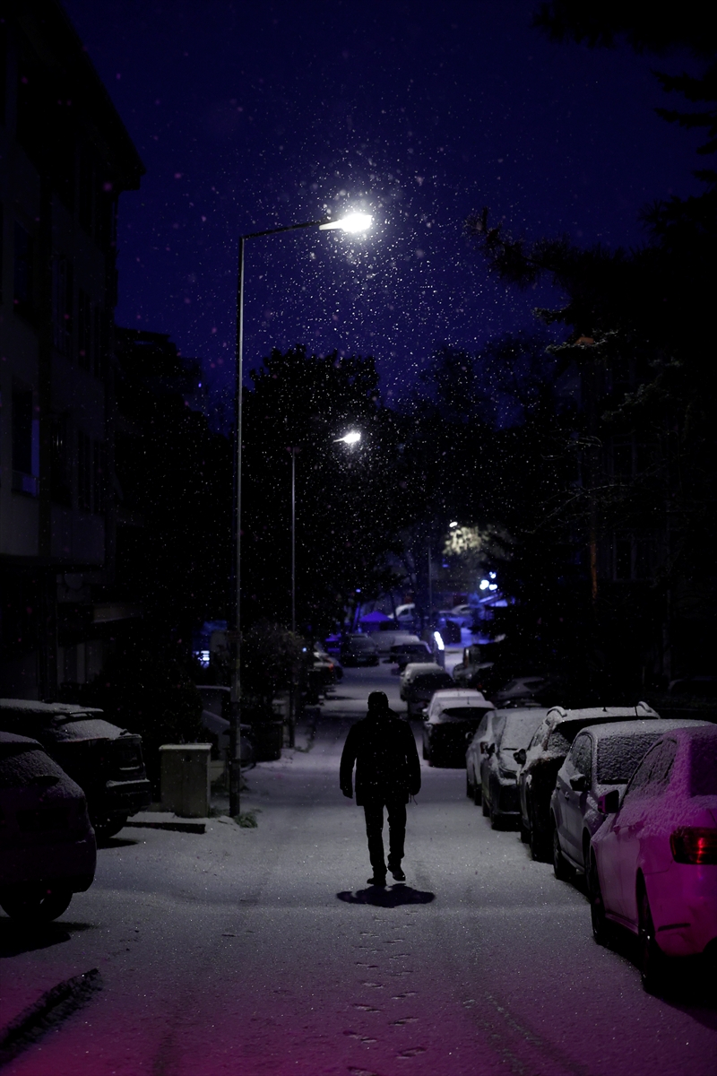 ANKARA BEYAZA BÜRÜNDÜ