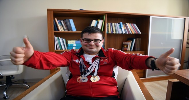 Azmiyle engellilere örnek oluyor