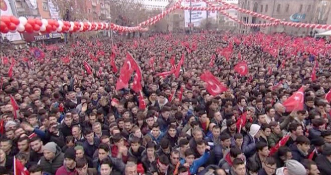 AK Parti, referandum öncesi sahalara 'Tabii ki evet' şarkısıyla inecek