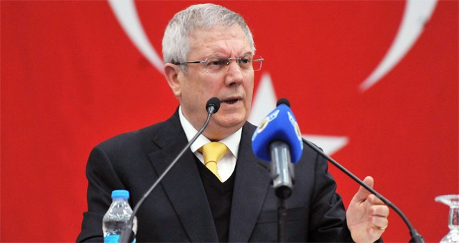 Yüzyıllık ulu bir çınar en hoyrat şekilde yıkılmaya çalışılmıştır