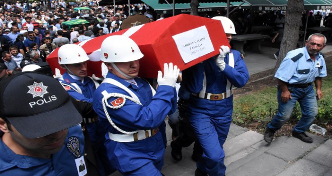 Trafik kazasında hayatını kaybeden Uzman Çavuş defnedildi...