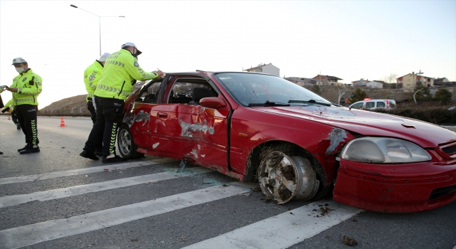 Sivas’ta otomobil devrildi: 3 yaralı 