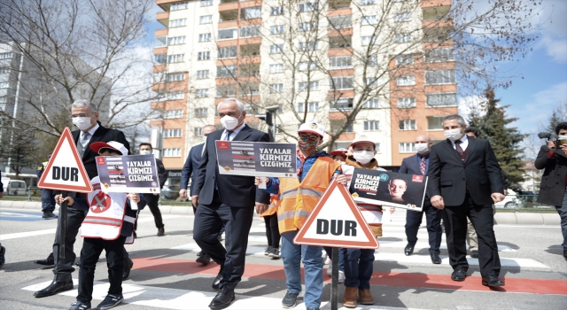 İçişleri Bakan Yardımcısı Mehmet Ersoy, ”Yayalar Kırmızı Çizgimizdir” projesi kapsamında yaya geçidi boyadı