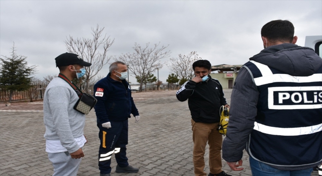 Aksaray’da karantinada olması gereken baba ve oğlu gezerken yakalandı