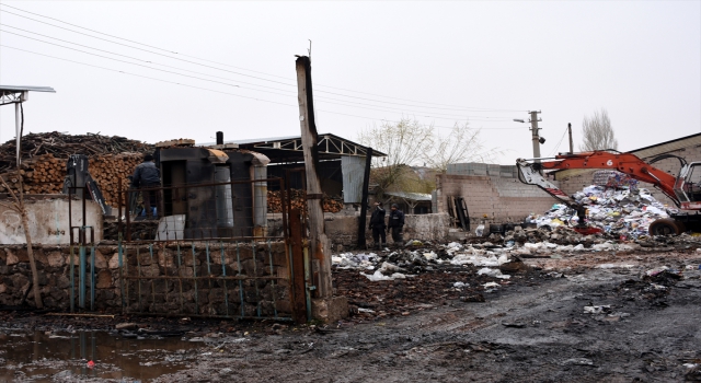 Aksaray’da geri dönüşüm deposunda çıkan yangın söndürüldü