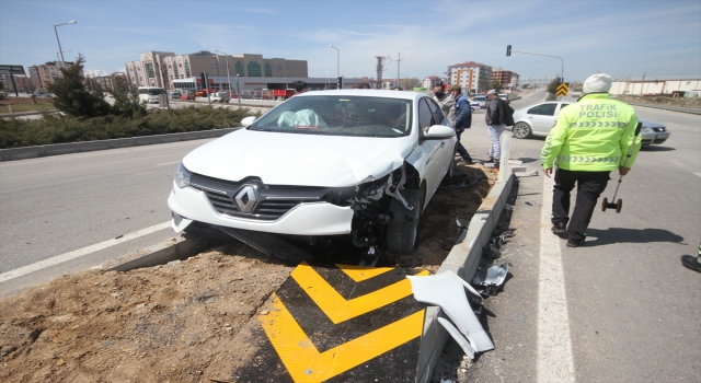 Konya’da otomobille motosikletin çarpıştığı kazada 2 kişi yaralandı