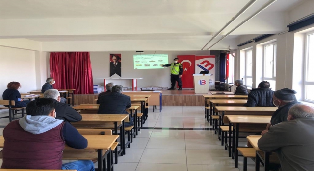 Kayseri’de jandarmadan okul servis şoförlerine trafik eğitimi