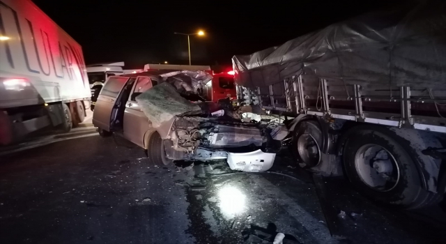 Konya’da tıra çarpan minibüsün sürücüsü öldü