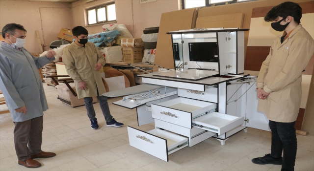 Yozgat Mimar Sinan Meslek Lisesi’nde üretilen sıralar Türkiye’nin dört bir tarafına gönderiliyor