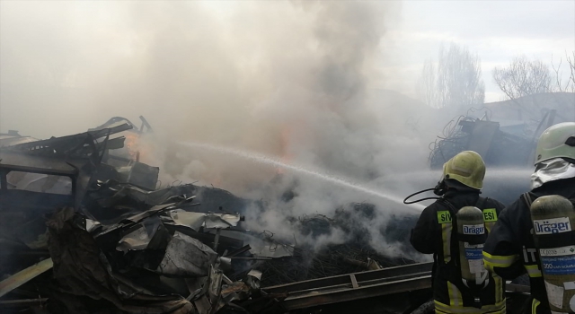 Sivas’ta hurdalıkta çıkan yangın söndürüldü