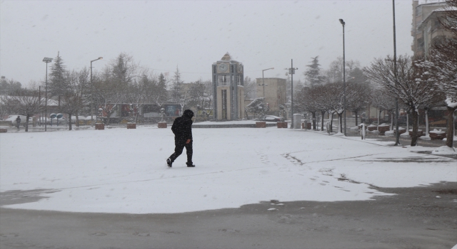 Karaman’da kar yağışı etkili oluyor