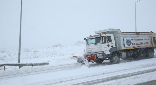 Kayseri’de karla mücadele çalışmaları sürüyor