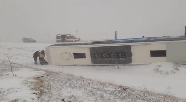 Konya’da yolcu otobüsü devrildi: 1’i ağır 6 yaralı