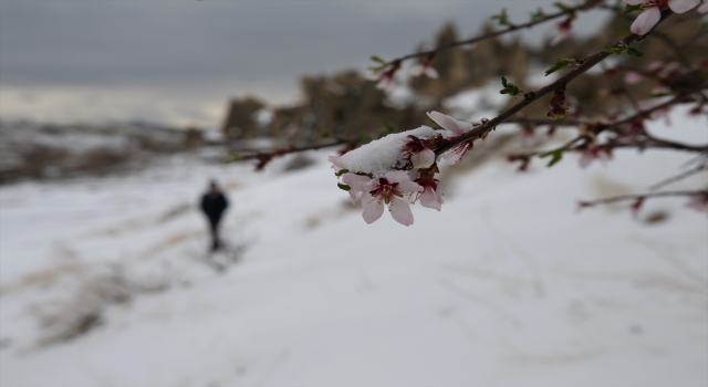 Kapadokya nisan ayında kar altında kaldı