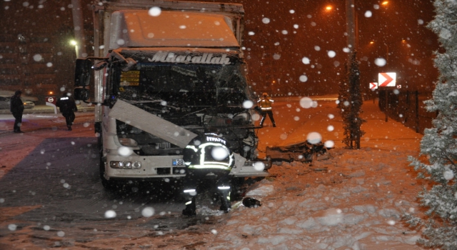 Nevşehir’de iki tırın çarpıştığı kazada kabine sıkışan sürücü yaralandı