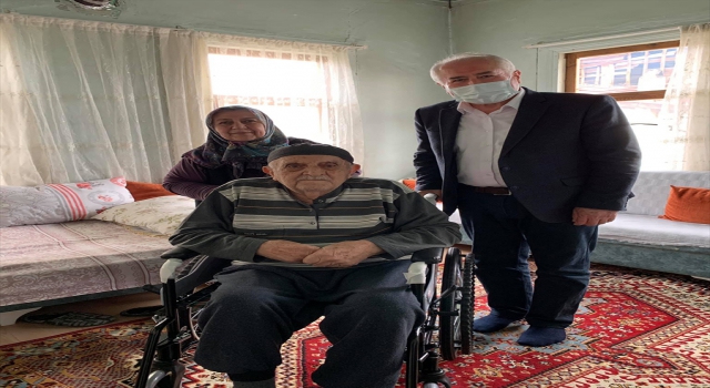 Güdül Belediyesinden engelleri kişiye tekerlekli sandalye