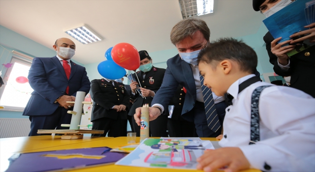 Aksaray’da jandarmadan engelli öğrencilere 23 Nisan kutlaması