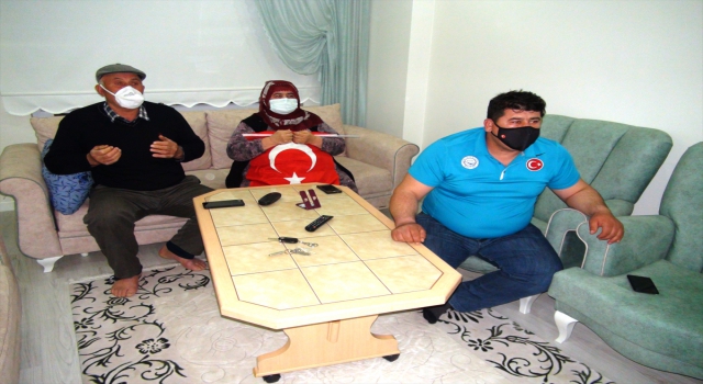 Rıza Kayaalp’in baba evinde şampiyonluk sevinci