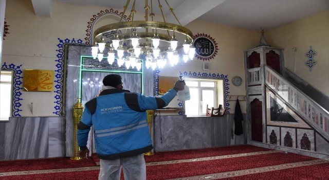 Kocasinan’da camiler gül suyuyla yıkanıyor