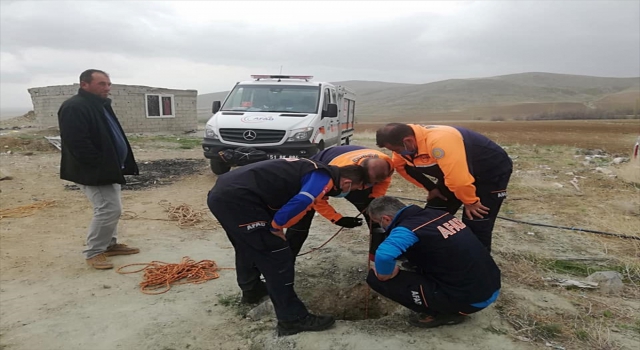 Niğde’de boş su kuyusuna düşen kuzuyu AFAD ekipleri kurtardı