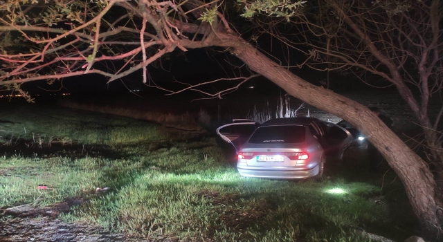 Konya’da polisin ”dur” ihtarına uymayan sürücünün kullandığı araç tarlaya devrildi