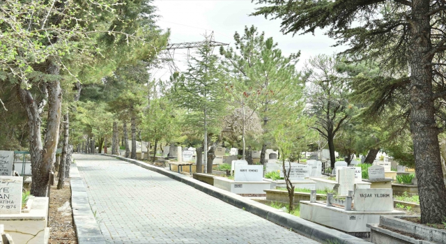 Ankara Büyükşehir Belediyesi mezarlıklarda temizlik çalışması başlattı