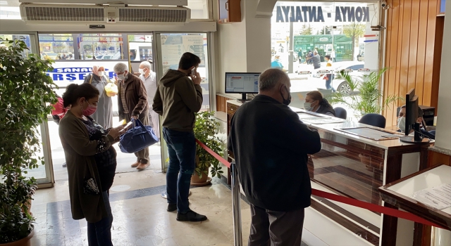 İç Anadolu’da ”tam kapanma” öncesi alışveriş yoğunluğu görülüyor