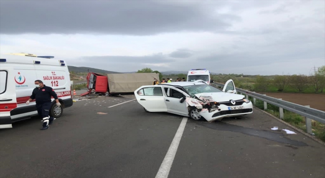 Sivas’ta kamyon ile otomobil çarpıştı: 6 yaralı