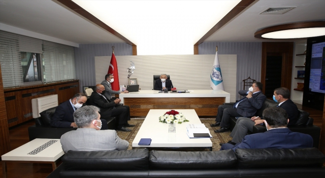 Kayseri Büyükşehir Belediye Başkanı Büyükkılıç, ilçe belediye başkanları ile görüştü