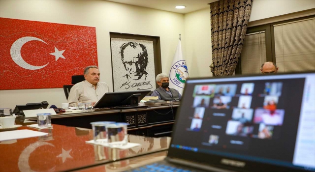 Talas Belediye Başkanı Yalçın, ”Başkan Mahallemizde” ile evlere konuk oldu