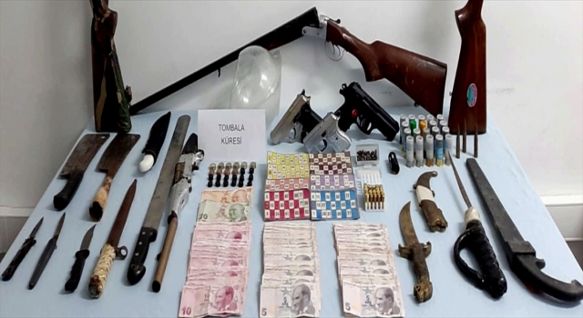 Kırşehir’de köy evinin bahçesindeki çadırda kumar oynayan 26 kişi yakalandı