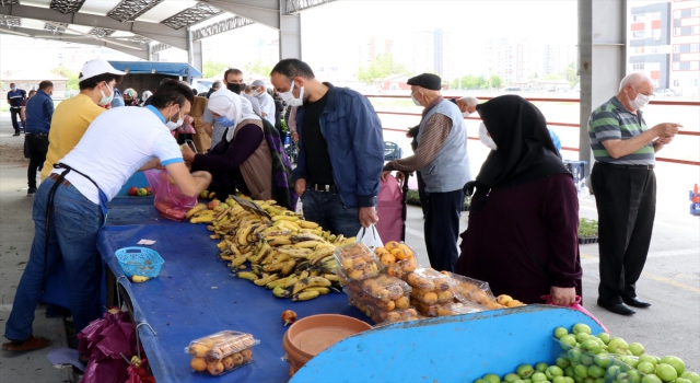 İç Anadolu’da pazar yerleri Kovid19 tedbirlerine uyularak açıldı