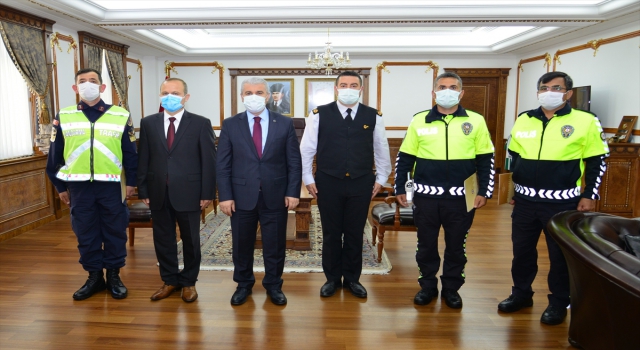 Vali Akın, özverili çalışan trafik görevlilerini ödüllendirdi