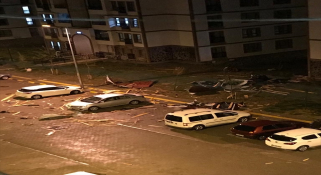 Sivas’ta şiddetli rüzgar nedeniyle çatılar uçtu, araçlarda hasar oluştu