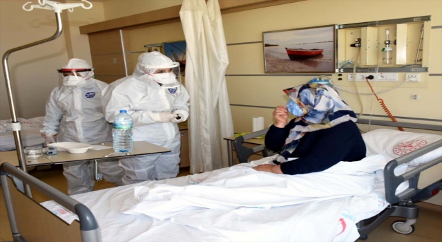 Anneler Günü’nü çalışarak geçiriyorlar