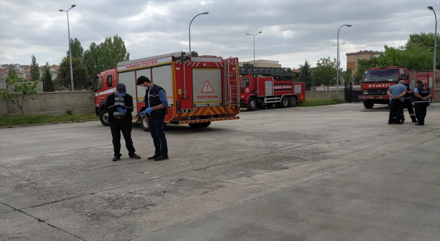Karaman’da manevra sırasında itfaiye aracının altında kalan itfaiye eri hayatını kaybetti