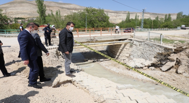 Sivas Valisi Ayhan, Gürün’de etkili olan sağanak ve dolunun ardından zarar gören evleri inceledi