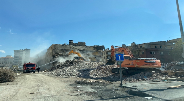 Sahabiye Kentsel Dönüşüm Projesi’nde eski evlerin yıkımı devam ediyor