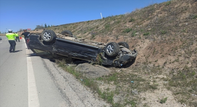 Kırıkkale’de kamyonet şarampole devrildi: 2 yaralı