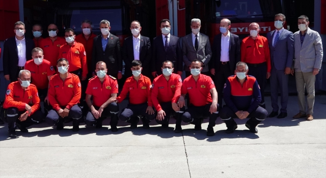 Kırıkkale Valisi Sezer, çalışan personeli ve şehit ailesini ziyaret etti