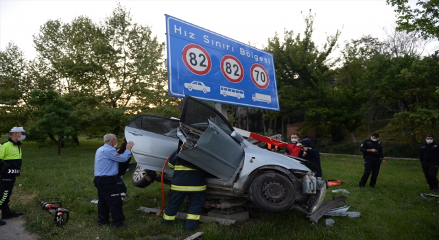 Eskişehir’de otomobilin hız uyarı levhasına çarpması sonucu bir kişi yaralandı