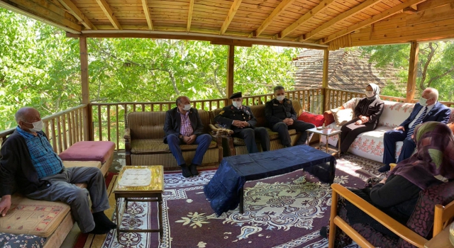 Güdül’de şehit aileleri ziyaret edildi