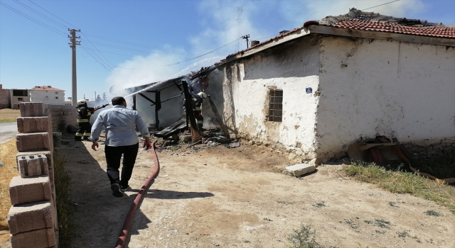 Konya’da bir evin çatışında çıkan yangın hasara neden oldu