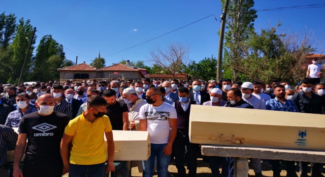 Başkentte traktörün devrilmesi sonucu hayatını kaybeden 4 kişi son yolculuğuna uğurlandı