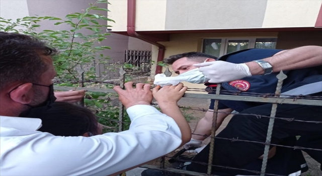 Sivas’ta 10 yaşındaki çocuk eline saplanan korkuluk demiriyle hastaneye kaldırıldı