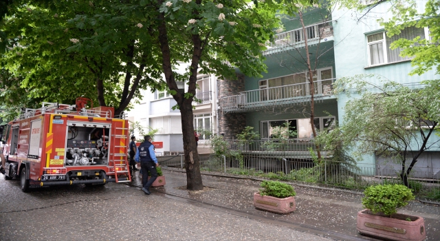 Eskişehir’de bir evde çıkan yangında hasar meydana geldi