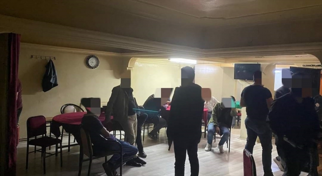 Sivas’ta iskambil oynarken yakalanan 20 kişi ile iş yeri sahibine 33 bin 287 lira ceza