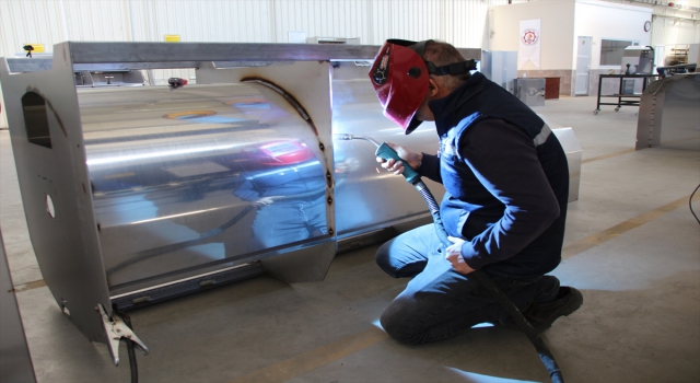 Meslek liseliler, tarım alanı olan okullardaki özel çocuklar için atıkları gübreye dönüştüren makine üretiyor