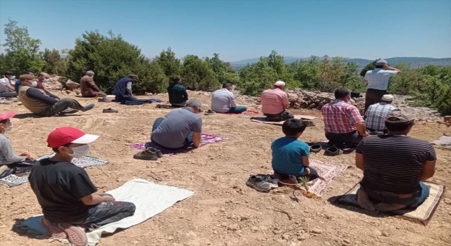 Bozkır’ın Dereiçi Mahallesinde yağmur için eller semaya açıldı