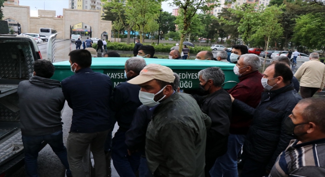Kayseri’de otomobilin çarpması sonucu hayatını kaybeden öğretmenin cenazesi toprağa verildi